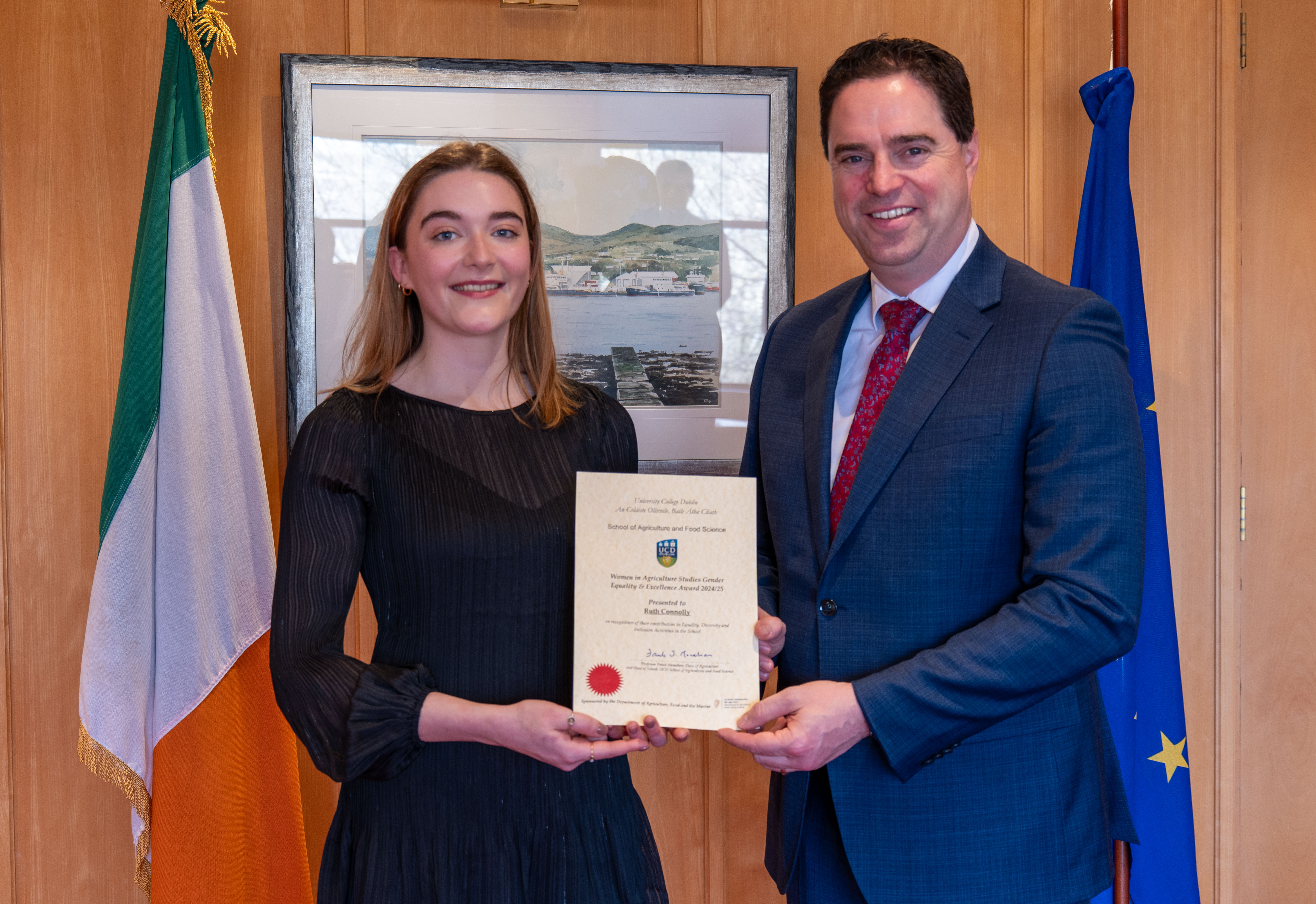 Minister Heydon presents Women in Agriculture Studies Excellence Award